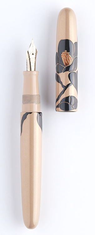 Bút sơn mài hoa trà